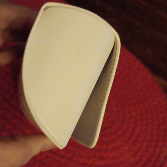 MK EYEGLASS CASE - Picture 6 of 8